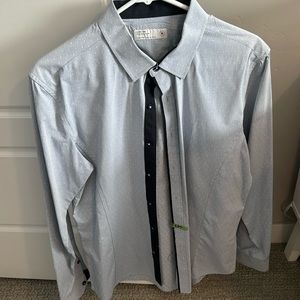 Nice men’s dress shirt… light blue with dark blue inside cuffs and collar